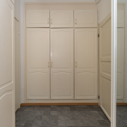 Eteisessä runsaasti kaappitilaa Eteisessä runsaasti kaappitilaa