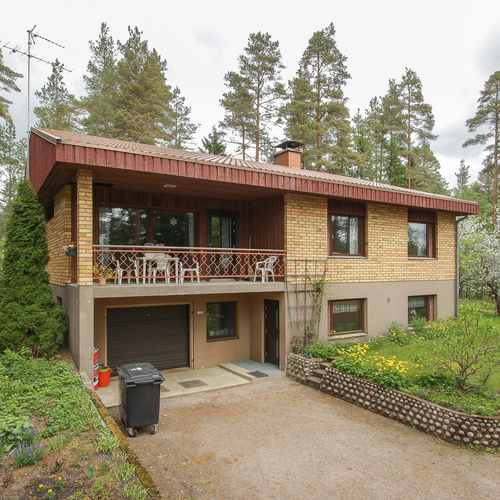 Omakotitalo, Savelantie 26, Hausjärvi, Oitti, 5h, k, th, 2 wc, ph, psh, s, pannuh, vh, tekn.tila, var.tilaa, at, 143 m², 159 000 €