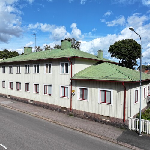 Erillistalo, Mariankatu 25, Loviisa, Keskusta, Yhteensä 10 asuntoa, harrastetila, sauna ym. kahdessa rakennuksessa, 566,00 m², 280 000,00 €