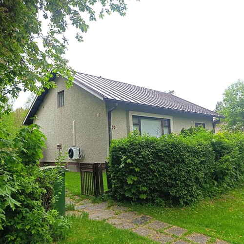 Omakotitalo, Riihimäki, Sipusaari, Sipusaarentie 56, 3h, k, khh/ph, psh, s, wc, at, kellari, vintti, pihasauna, 169,00m², 178 000,00 €