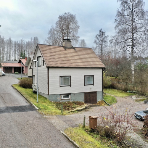 Omakotitalo, Riihimäki, Uramo, Kaunismäentie 4, 4h, k, wc, psh, askh./khh, ullakkotila, pihasauna, 135,00m², 137 000,00 €