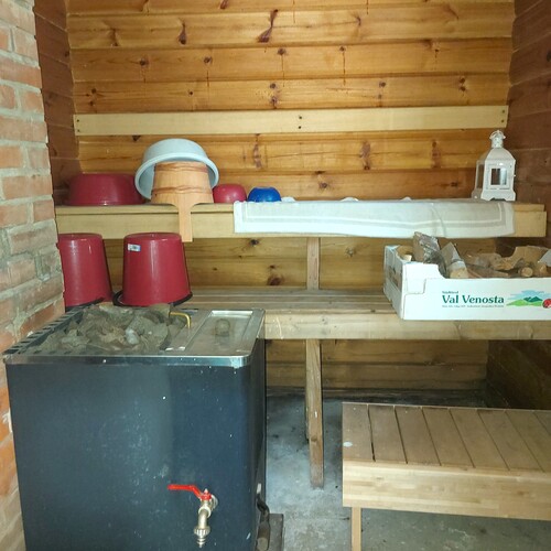 Sauna mökin yhteydessä