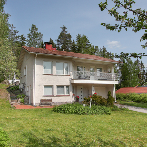 Omakotitalo, Riihimäki, Kirjaus, Syrjäläntie 18, 5h, k, 2wc, khh, kph, s, työh, parv, at, terassi, 211,50m², 304 000,00 €