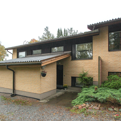 Rivitalo, Länsitie 36, Riihimäki, Uramo, 3h, k, wc, kph/wc, s, p, var, ter, autokatos, 80 m², 129 000 €