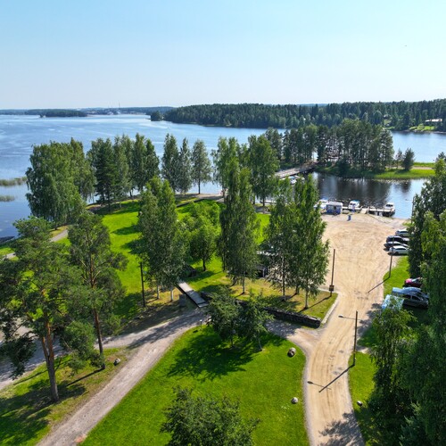 Kiinteistö sijaitsee Saimaan rannan läheisyydessä.