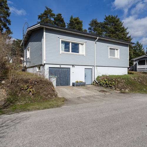 Omakotitalo, Ilmarisenkatu 21, Savonlinna, Pääskylahti, 3h+k+ph+s+wc+varastotilaa+autotalli, 107,00 m², 96 000,00 €