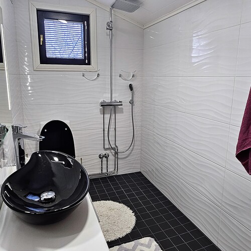 Yläkerran wc.