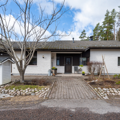 Omakotitalo, Näätätie 1, Loppi, Launonen, 5 h, k, khh, ph, s, 2wc, vh + at, var, 130,50 m², 180 000 €