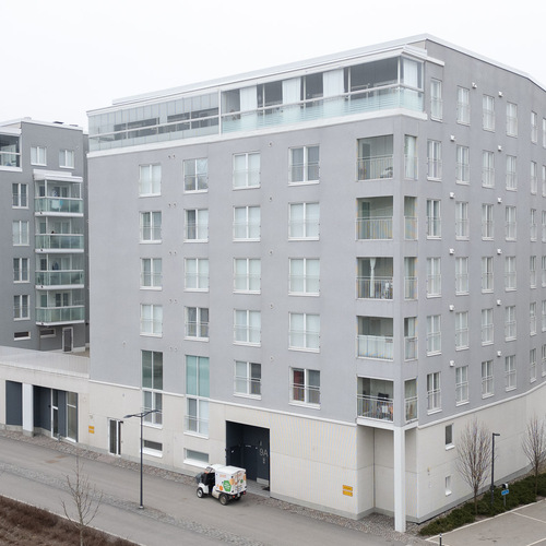 Julkisivu kadun puolelta