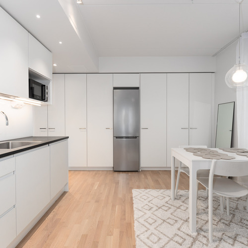 Keittiön ja eteisen kaapistot