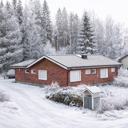 Omakotitalo, Vyökatu 7, Riihimäki, Patastenmäki, 3h, k, wc, vh, takkah/khh, kph, s, var, pihatalli, 78 m², 165 000 €