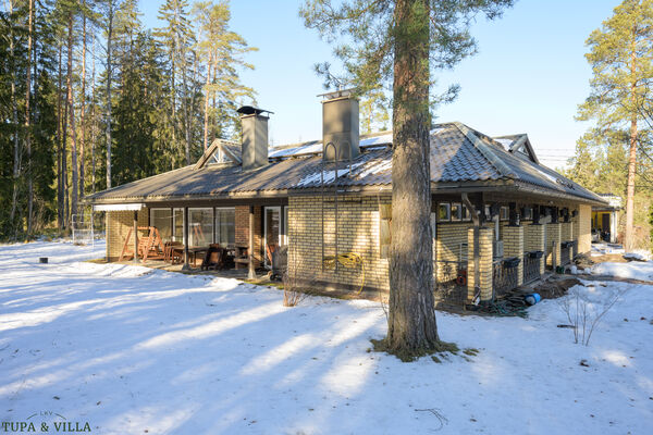 4h, k, ps, s, khh, 2 x erill. wc, 2 x et, autotalli