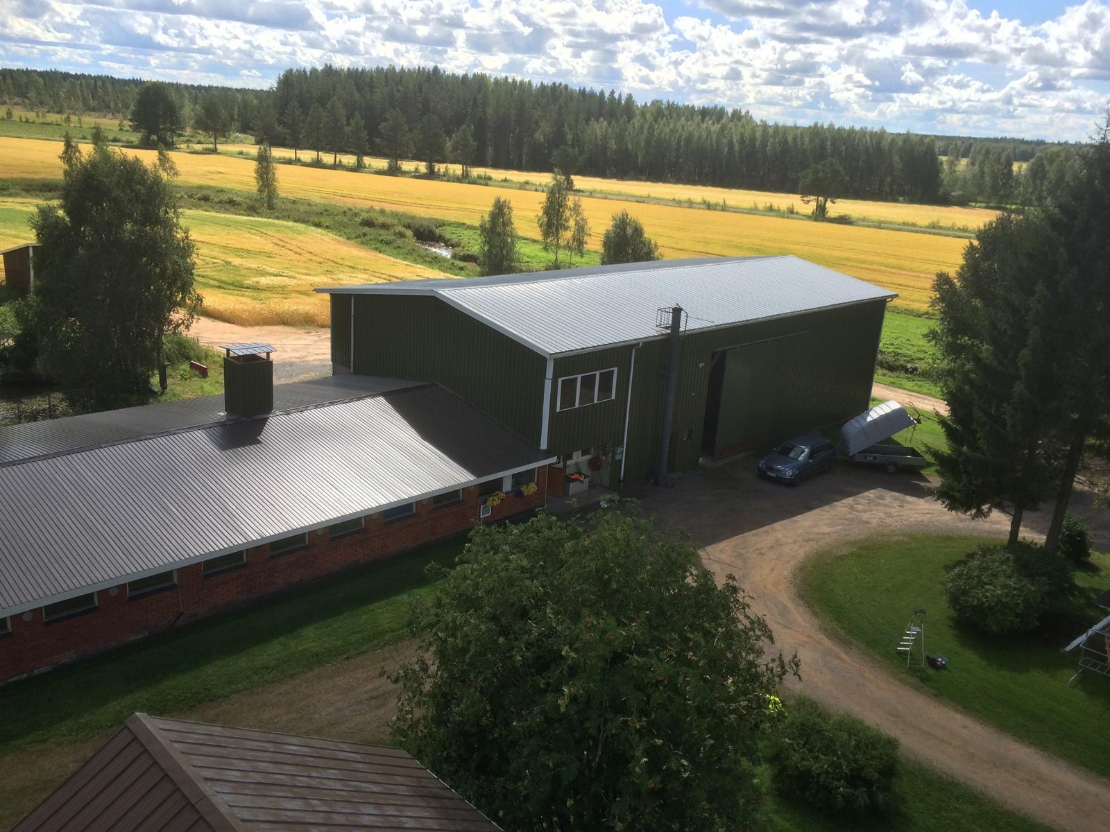 Piha-alueelta kuva, peltojakin näkyy