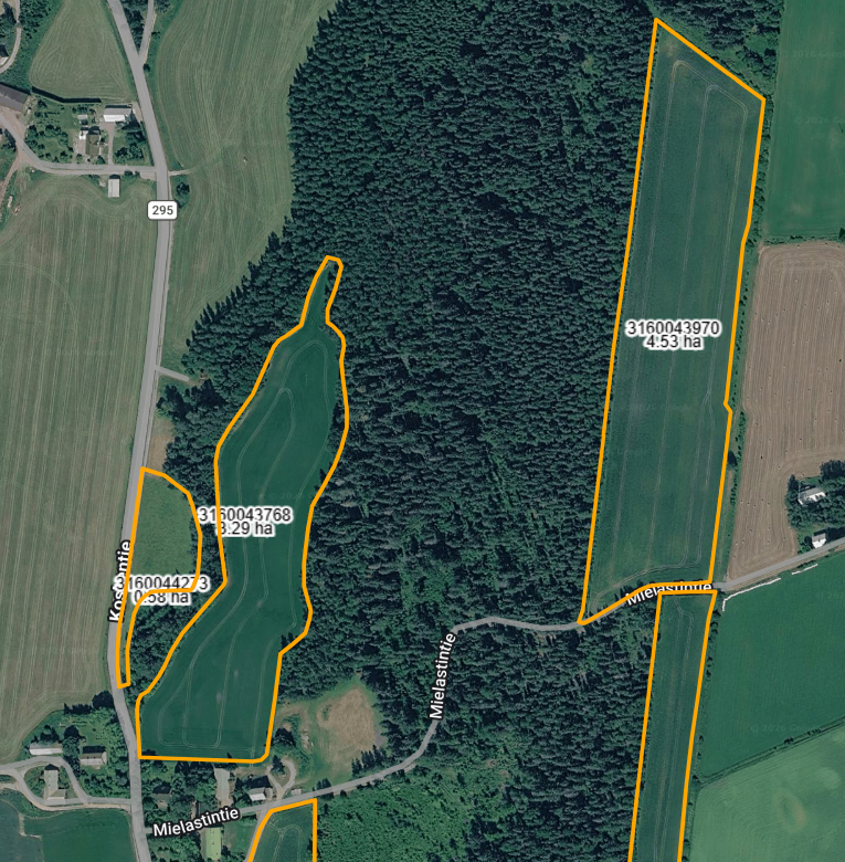 3 lohkoa talouskeskuksen pohjoispuolella