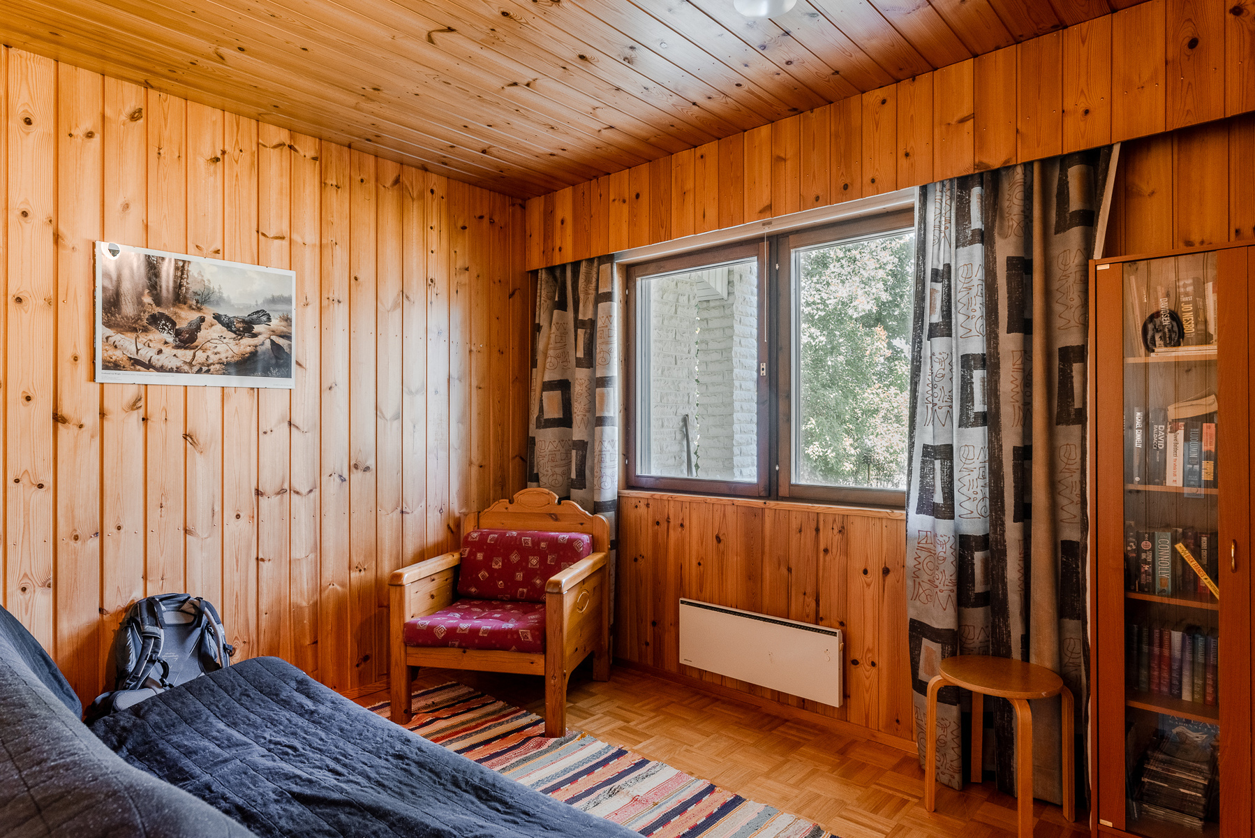 Työhuone/makuuhuone alakerrassa