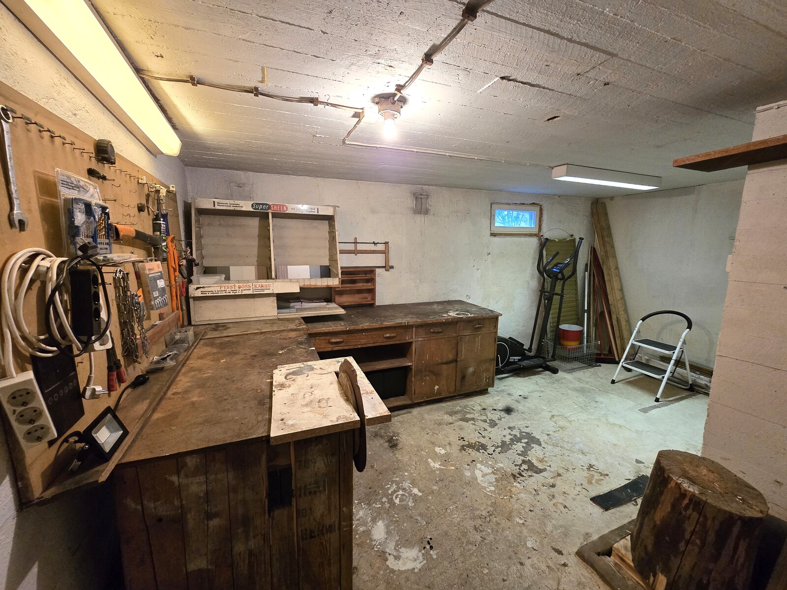 Verstas, kellarikerros.