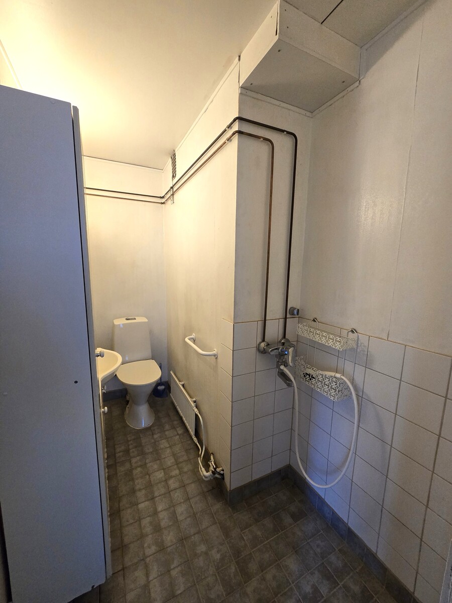 Wc, keskikerros.