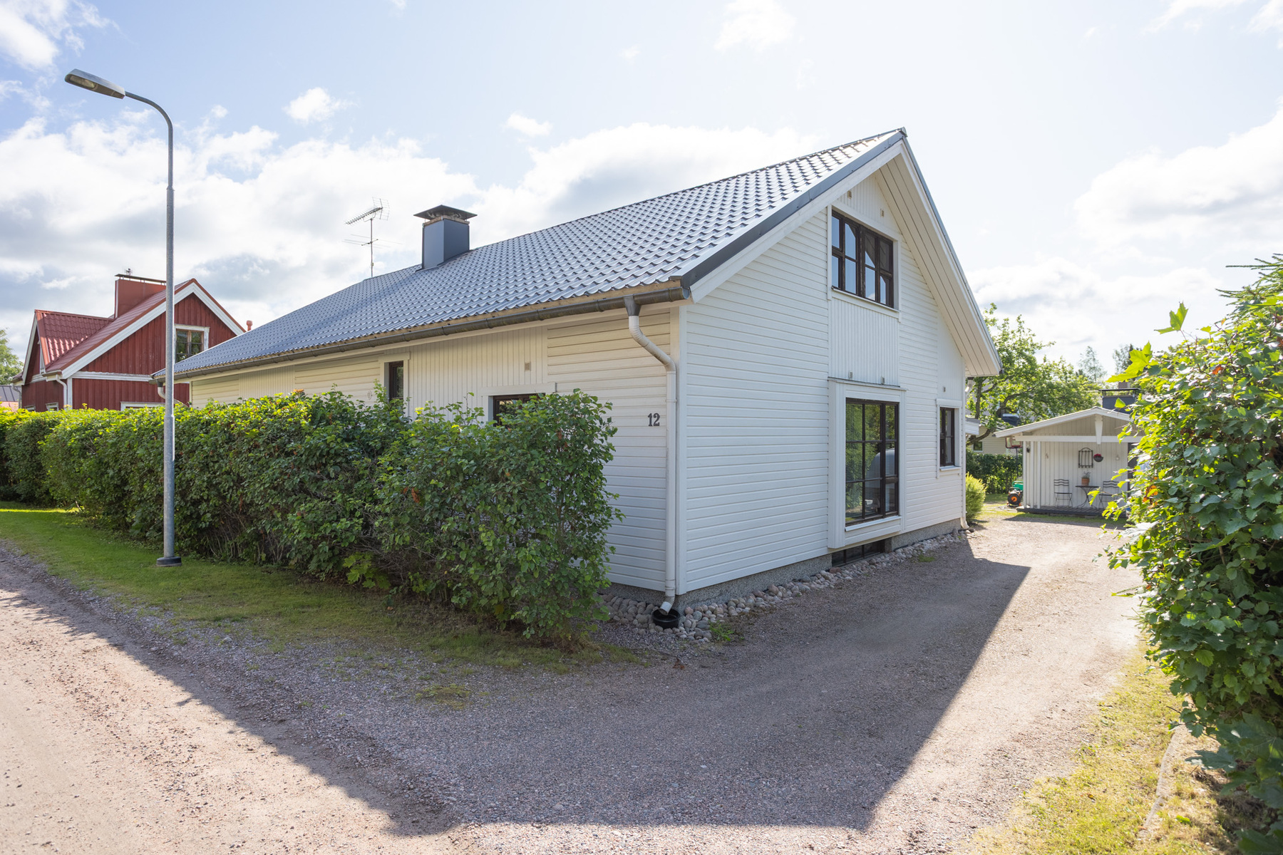 Julkisivu Ajurinkadulta