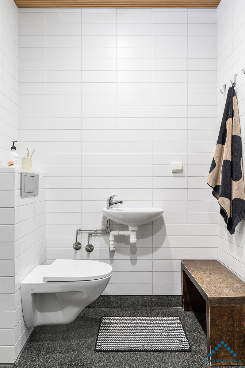 Kylpyhuoneen wc