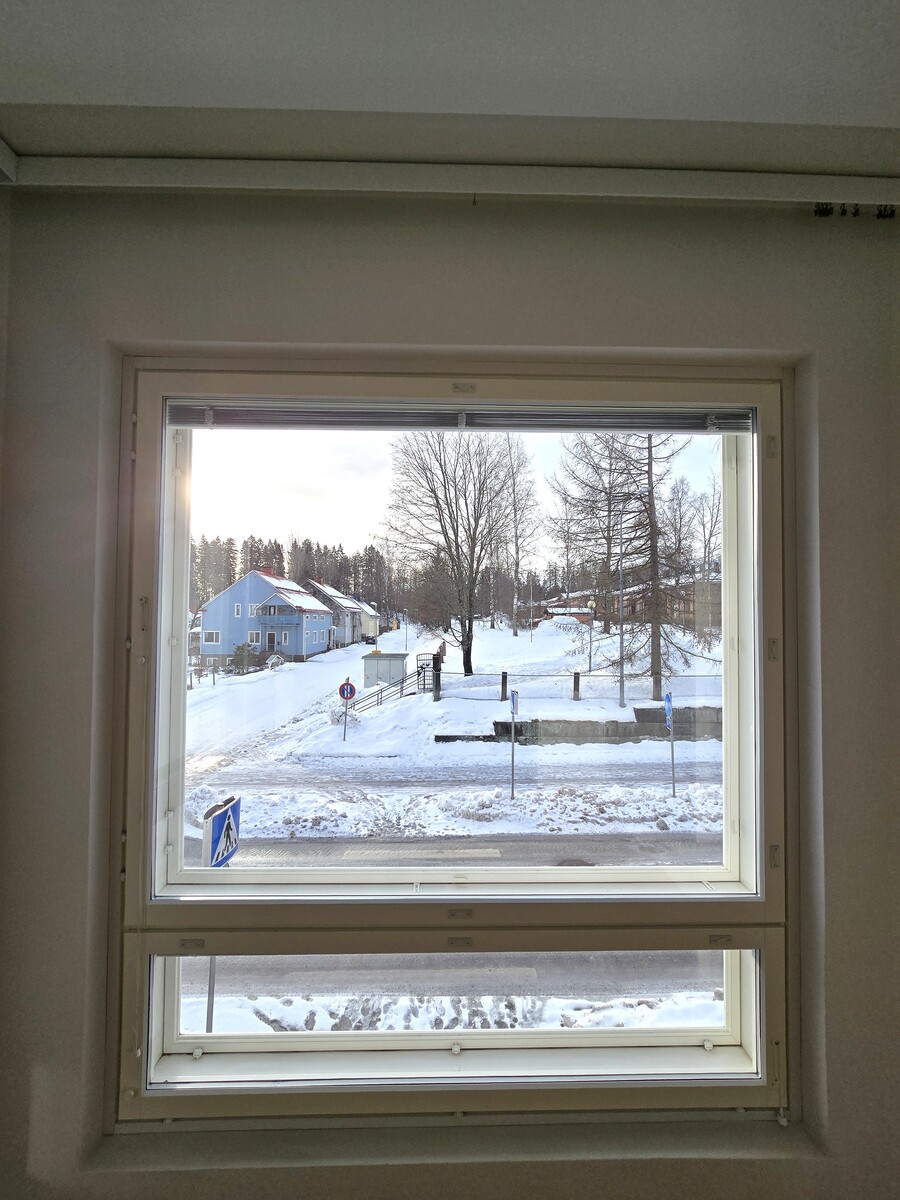 Ruokailutilan ikkunanäkymä.