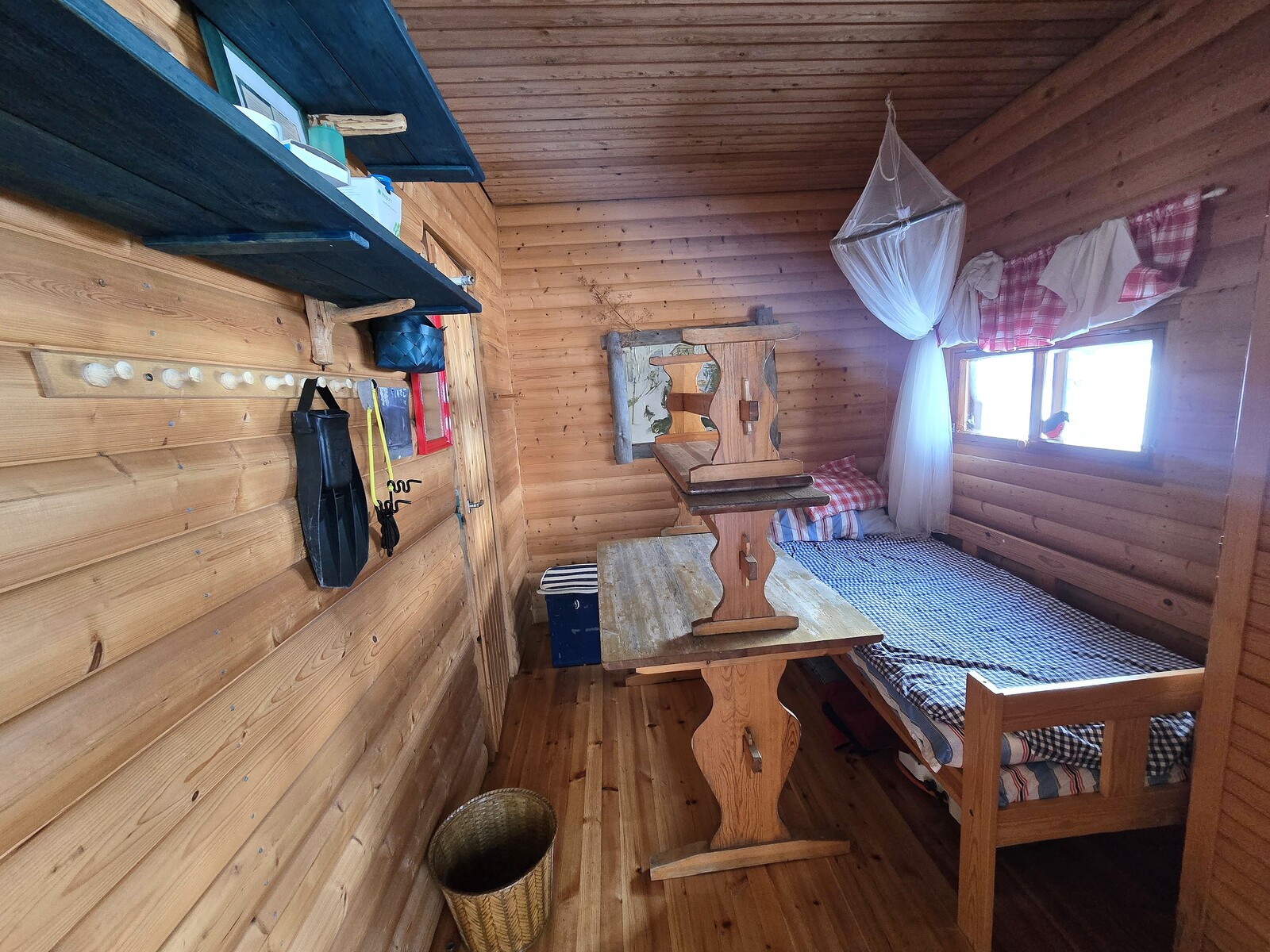 Rantasauna oleskelutila.