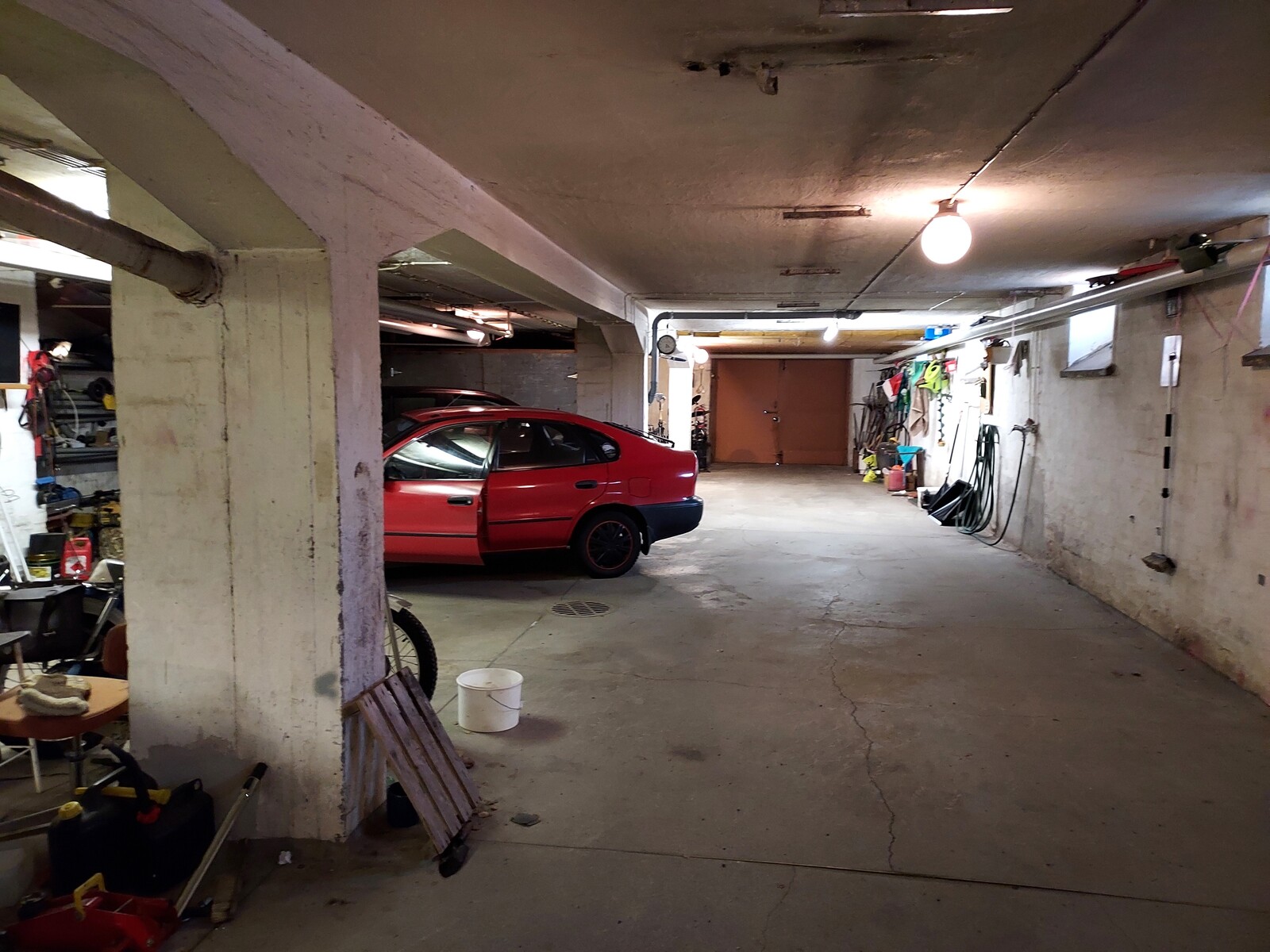 Autotalli, kellarikrs