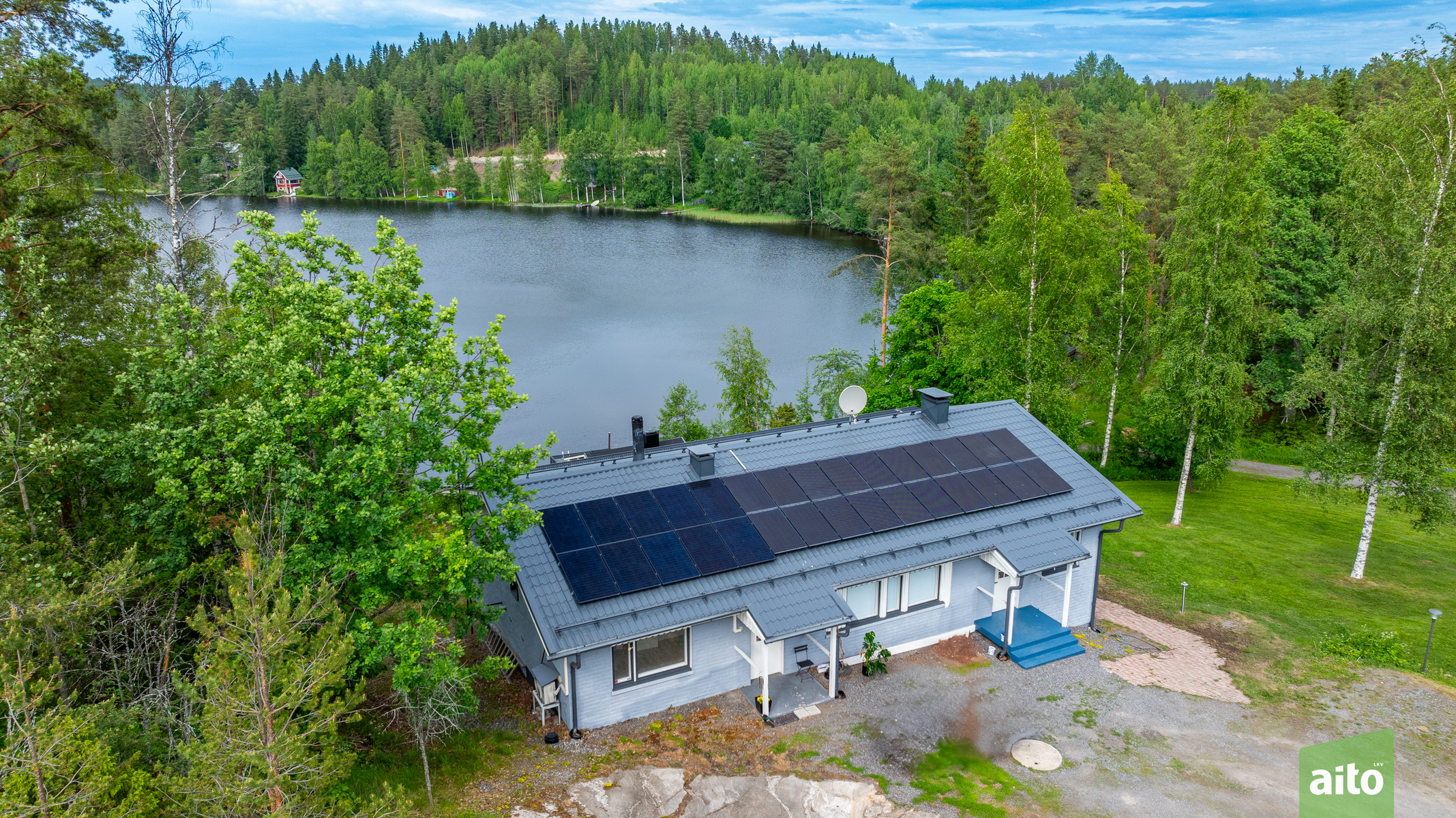 Juuri asennetut aurinkopanelit