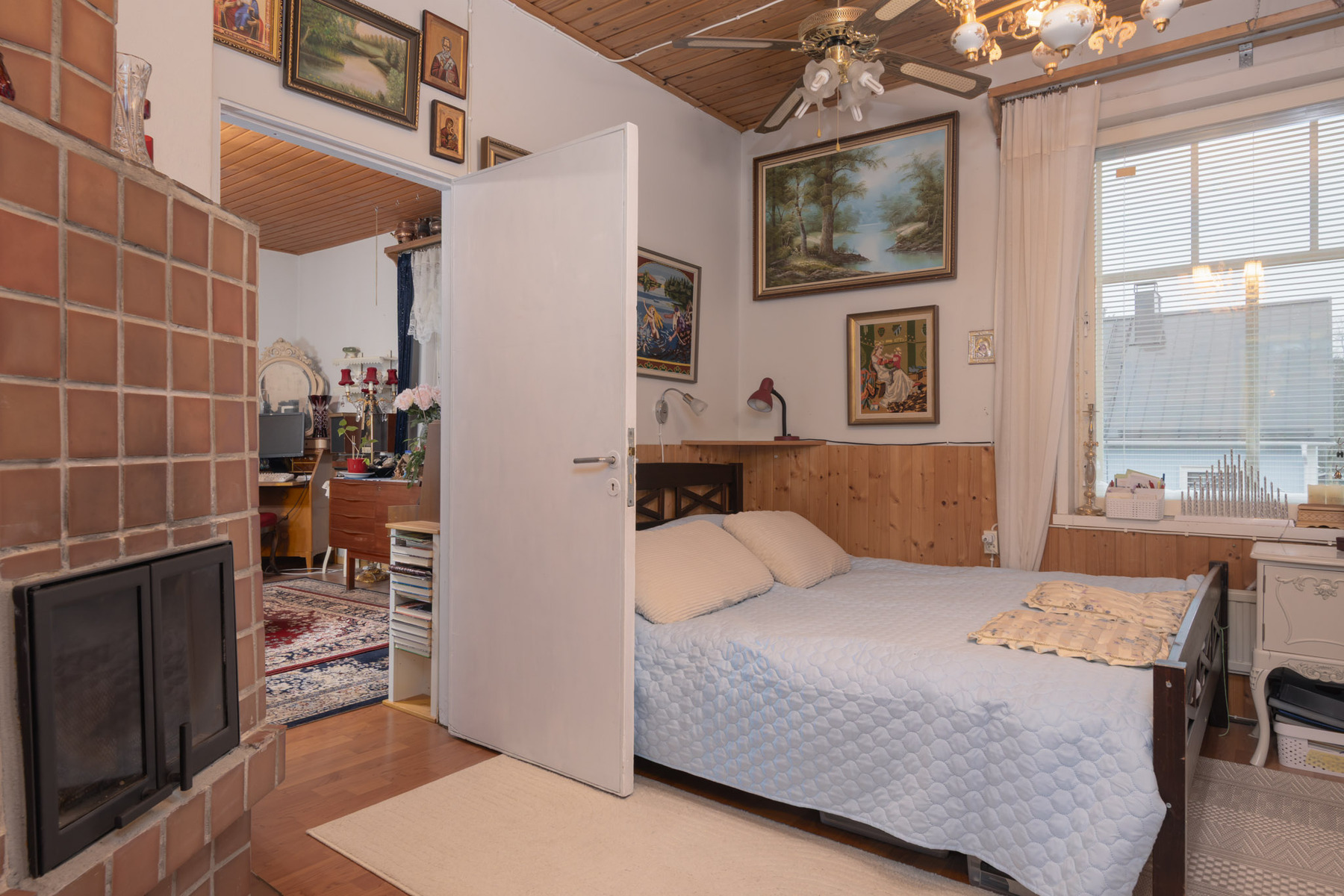 Alakertaa, makuuhuone