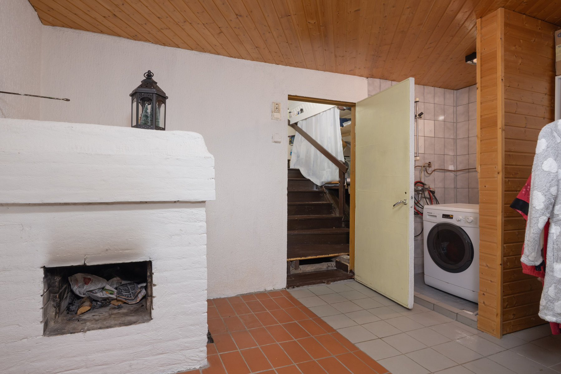 Kellaria, takka-/kodinhoitohuone