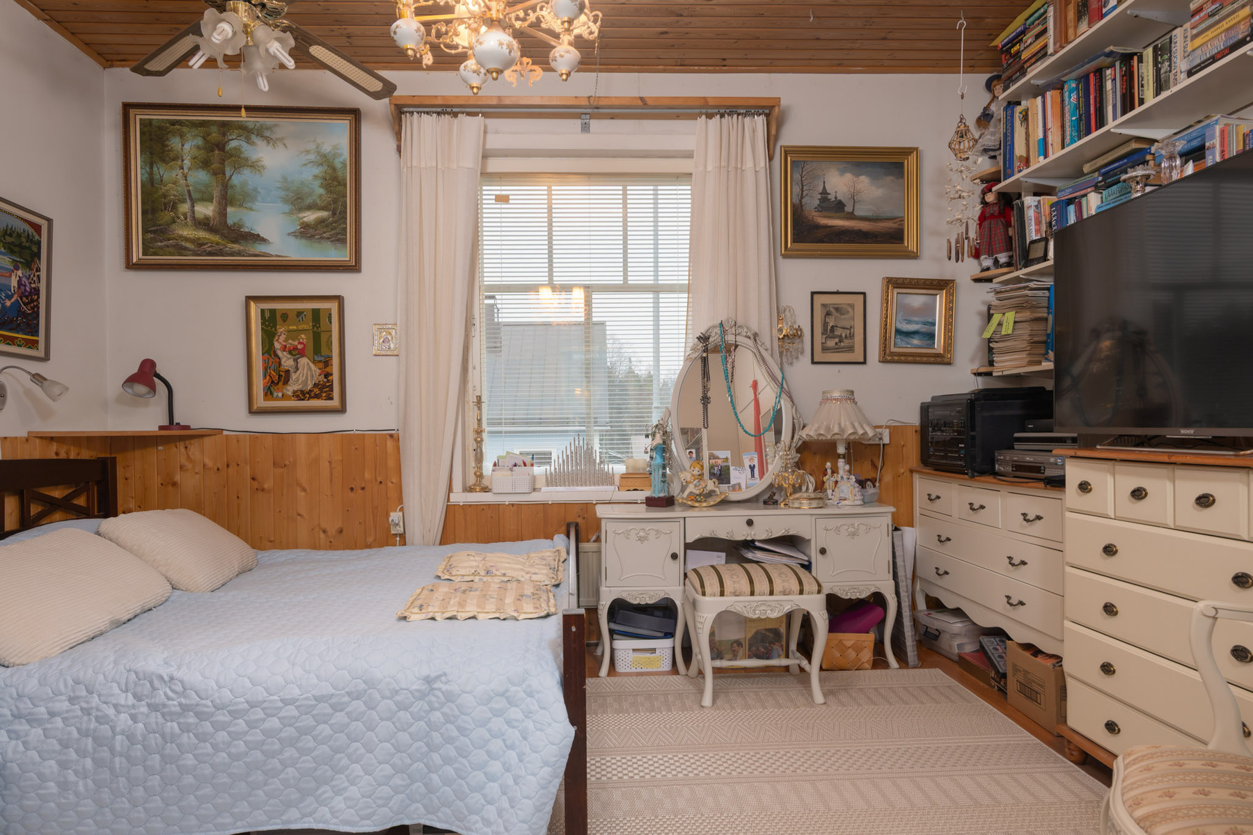 Alakertaa, makuuhuone