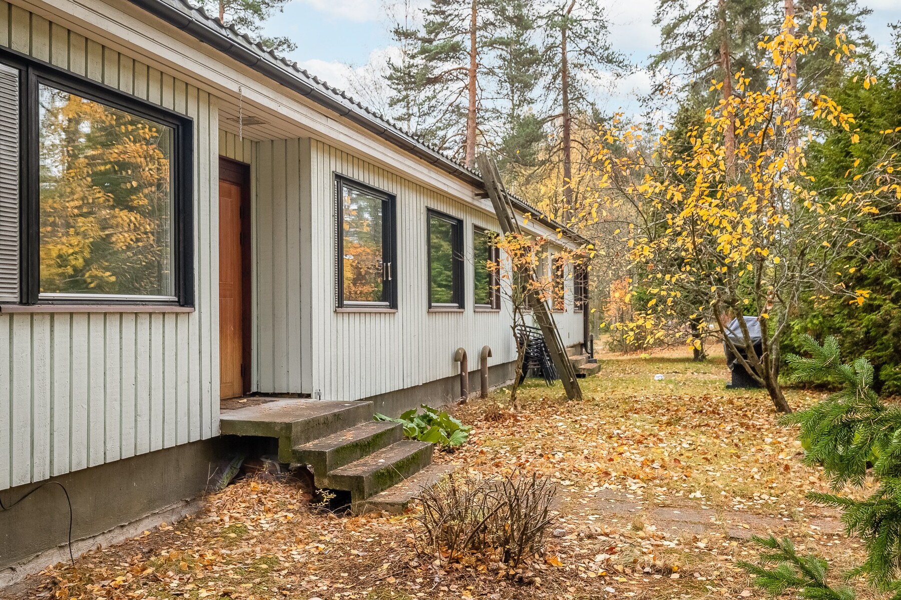 Yläpihan sisäänkäynti