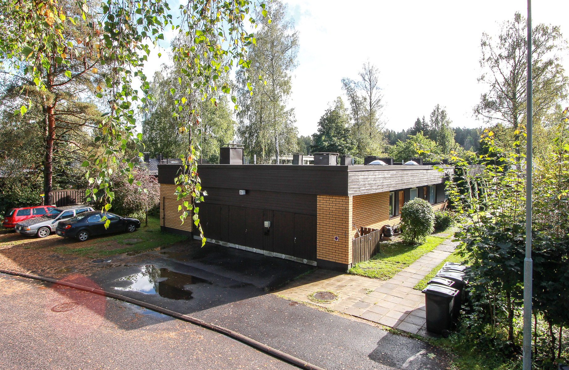 Huoneistolle kuuluu autotalli