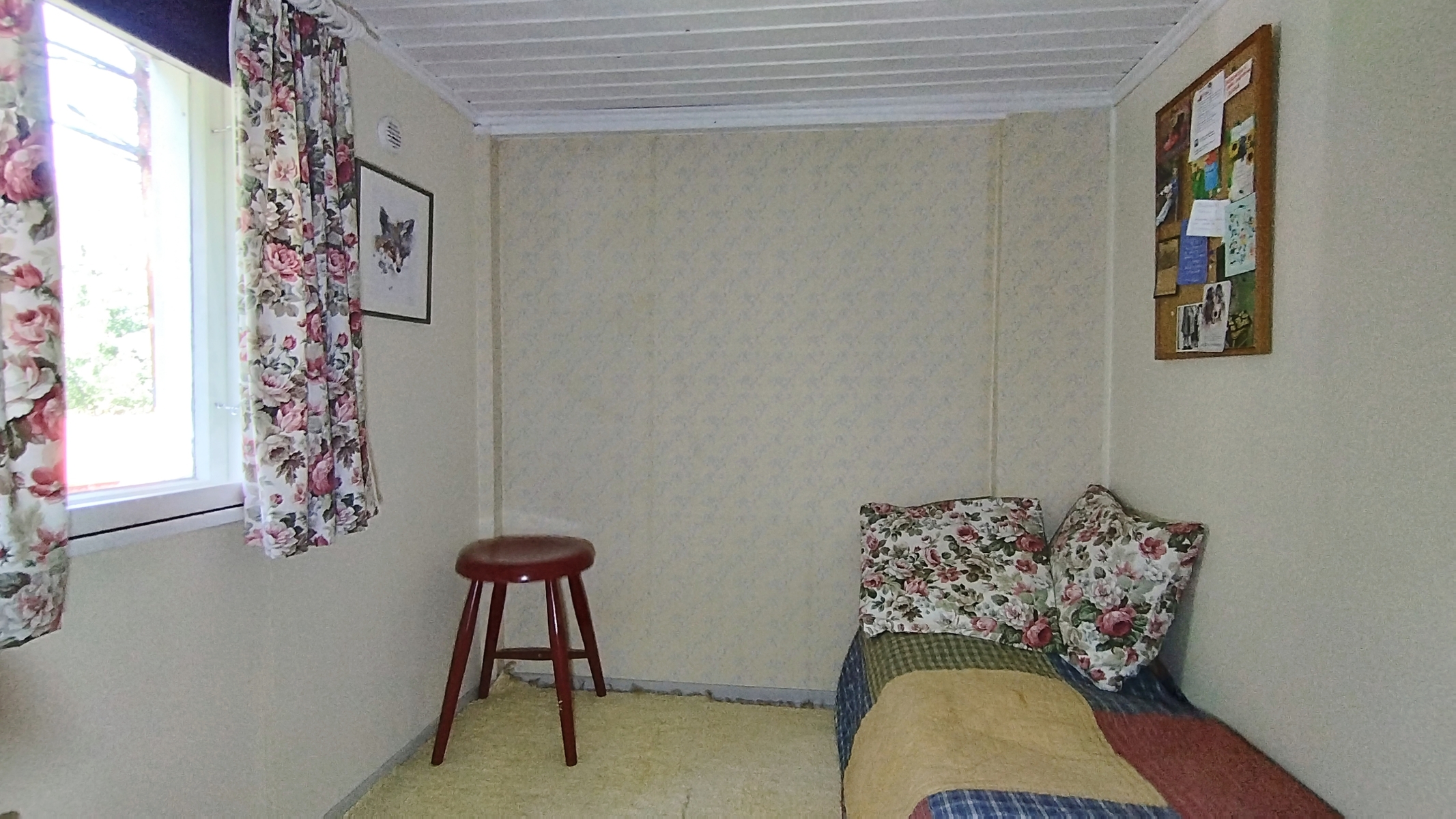 Pieni huone asuinkerroksessa