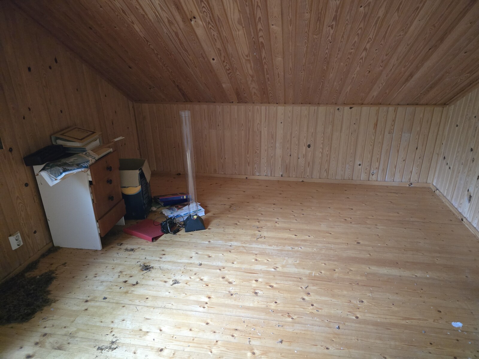 Yläkerran makuuhuone.