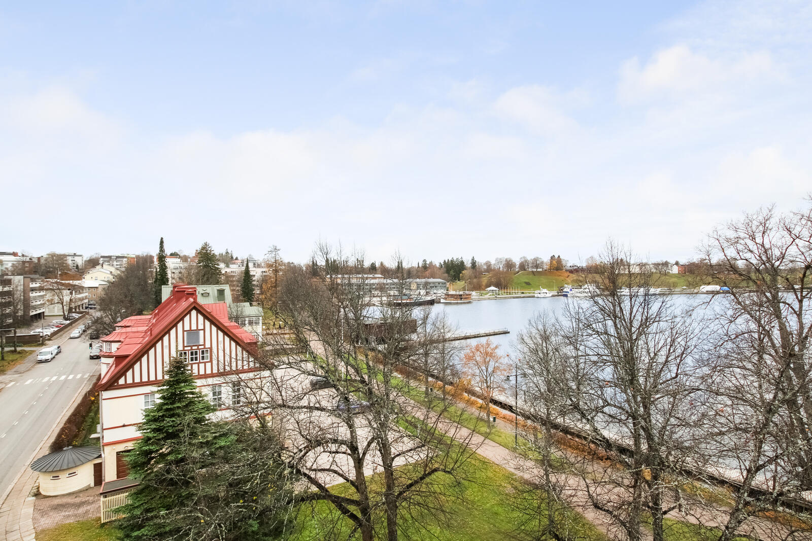 Taloyhtiön saunatiloista näkymät