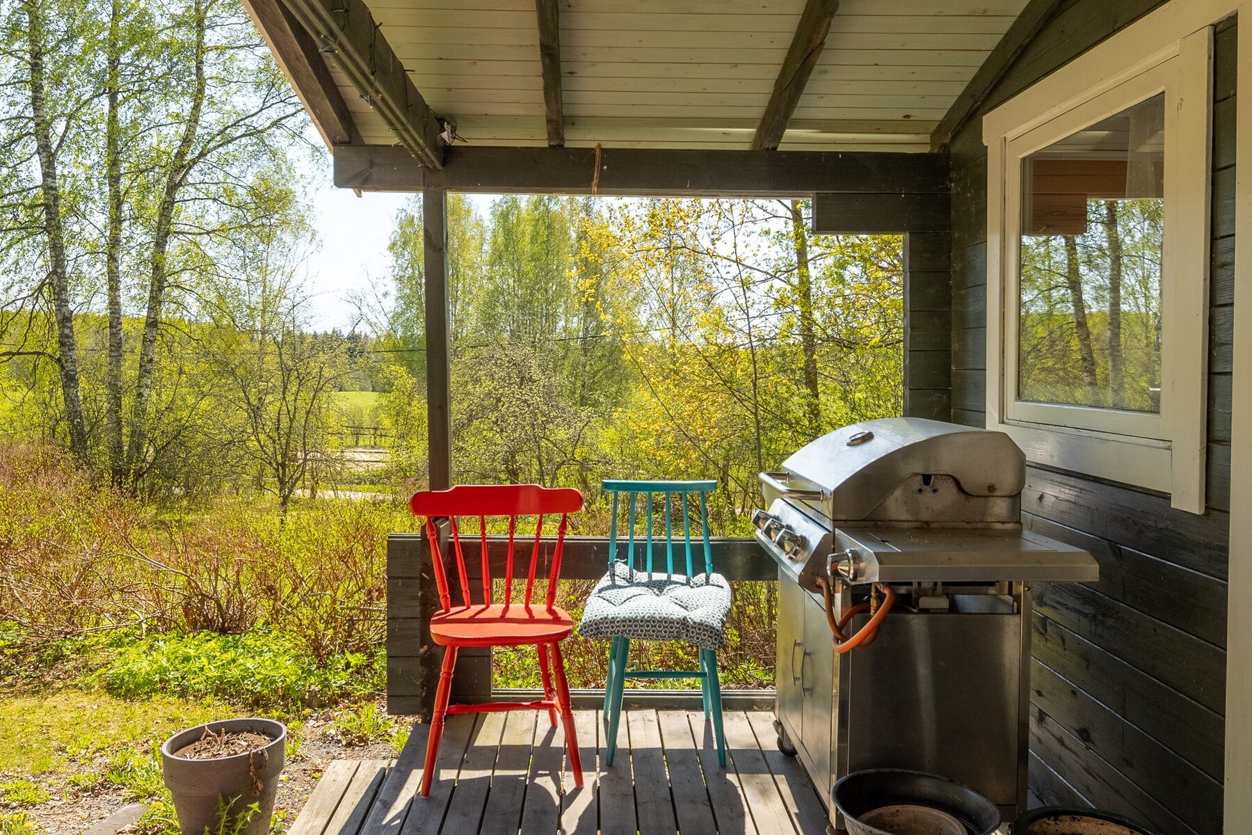 Vierasmökin terassia