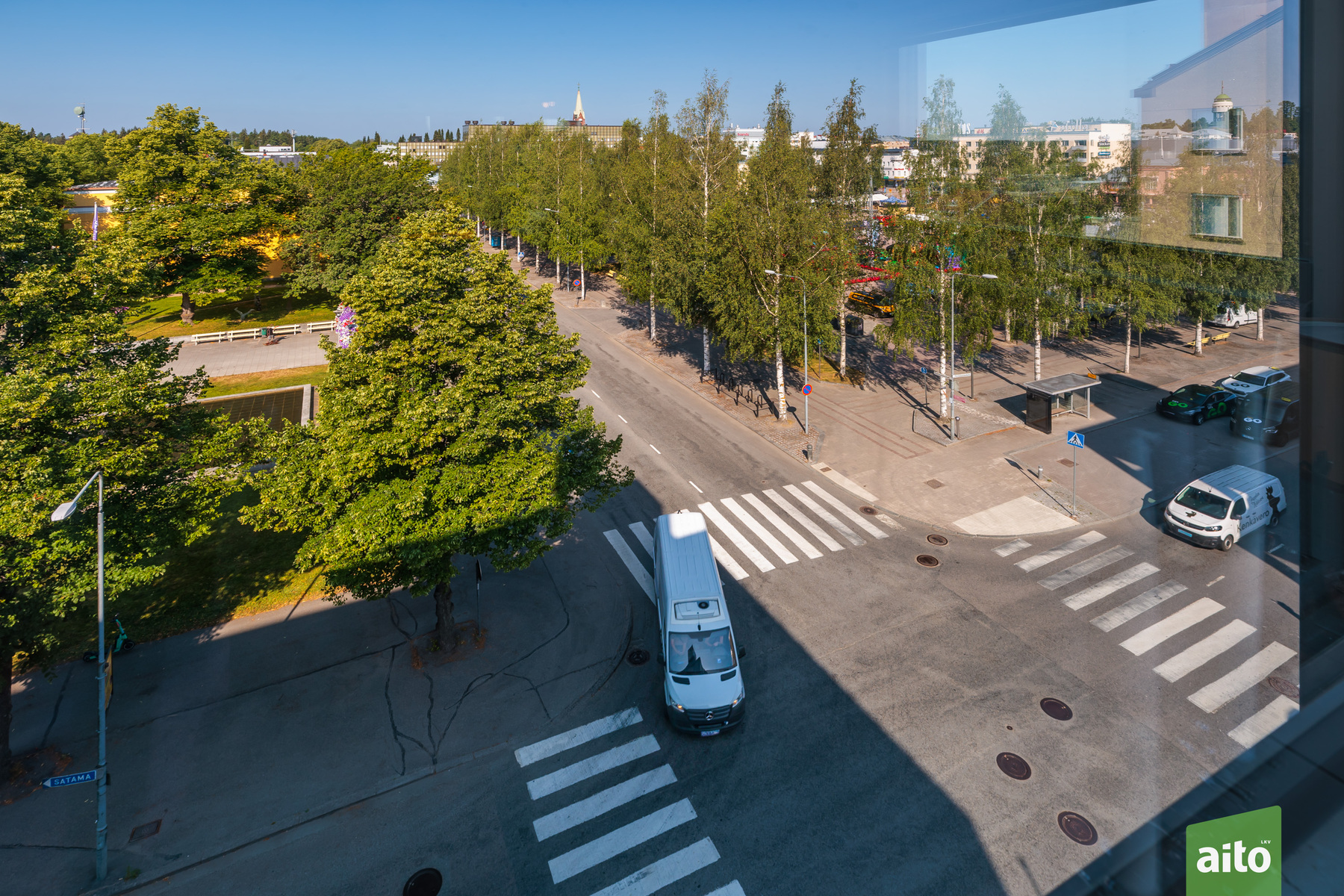 Näkymä olohuoneesta.