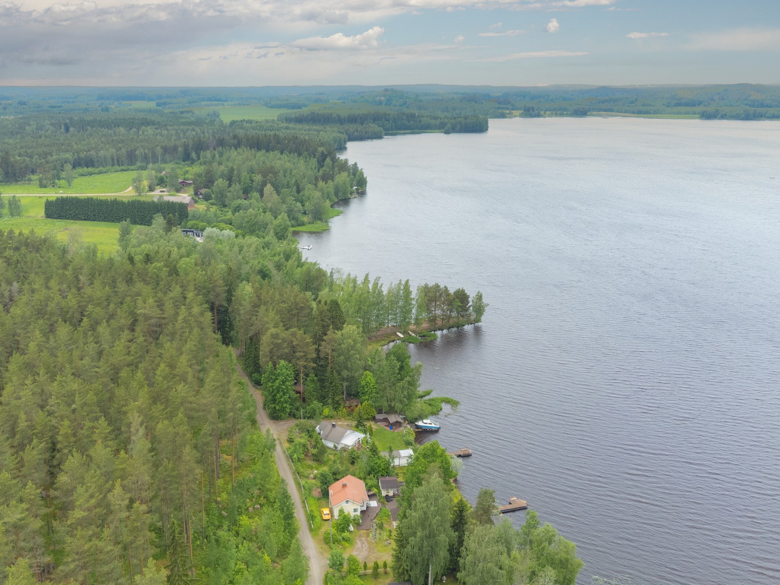 Kernaalanjärven uimarantaan n. 500 m.