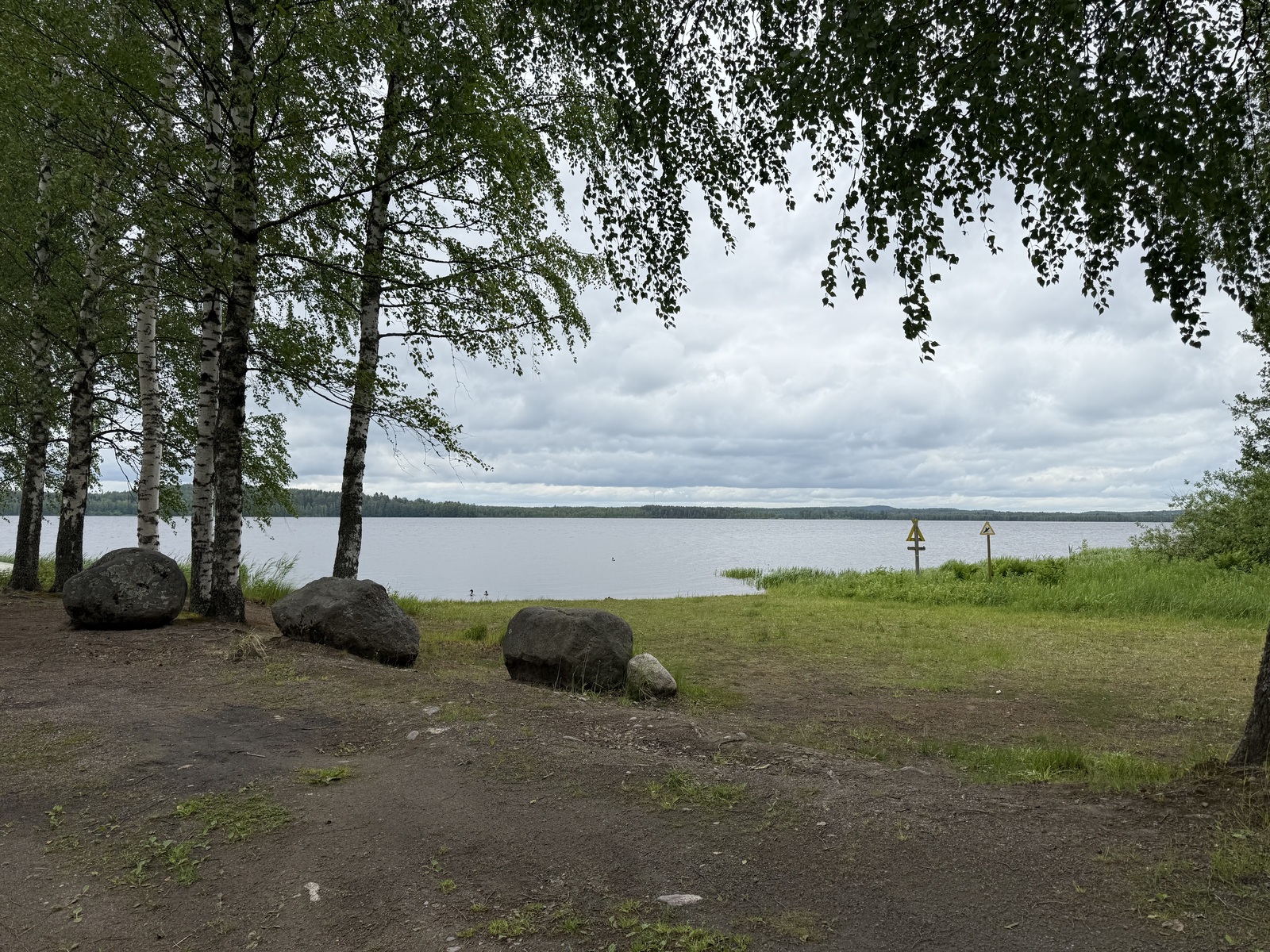 Kernaalanjärven uimaranta n. 500 m päässä