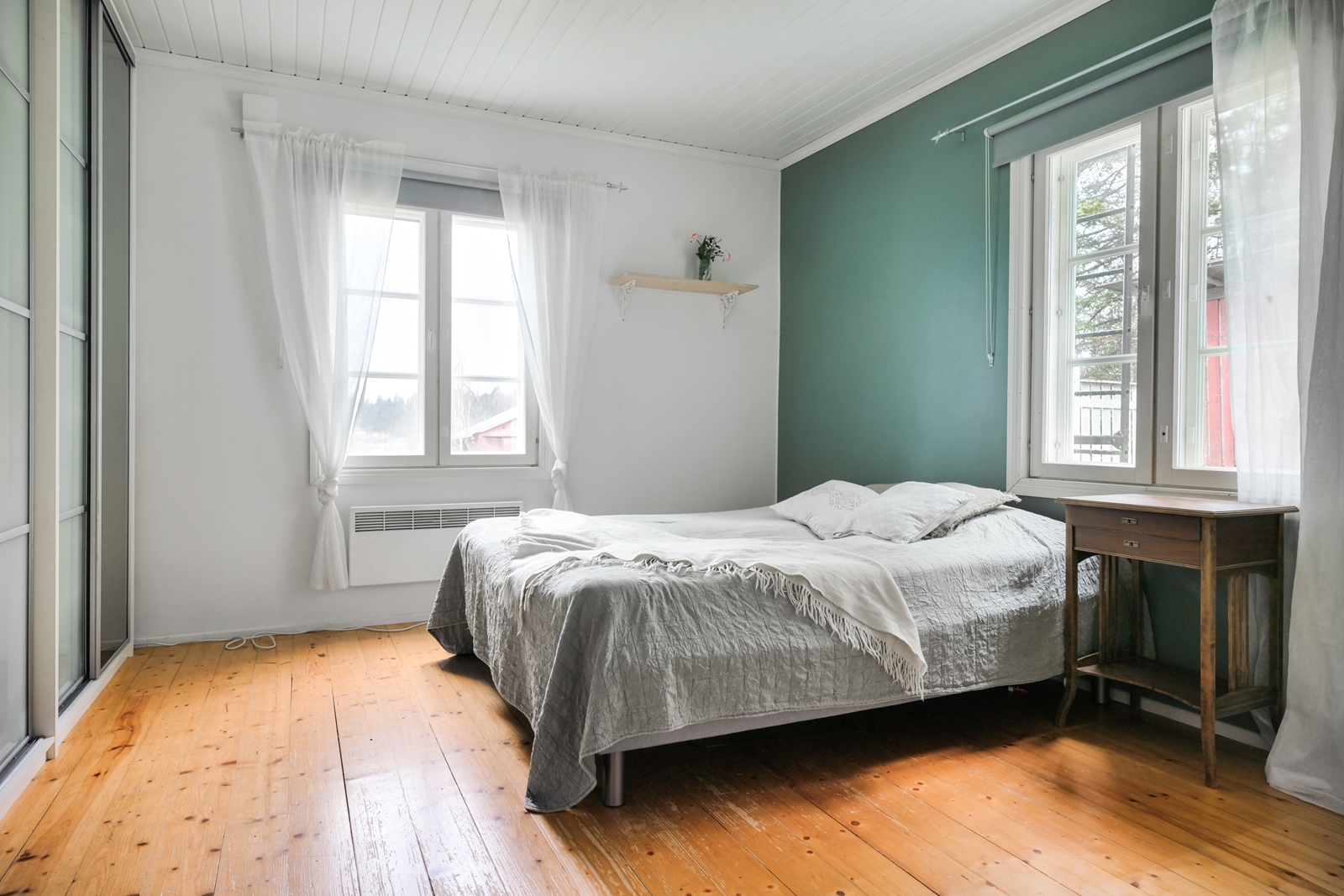 Alakerran makuuhuone