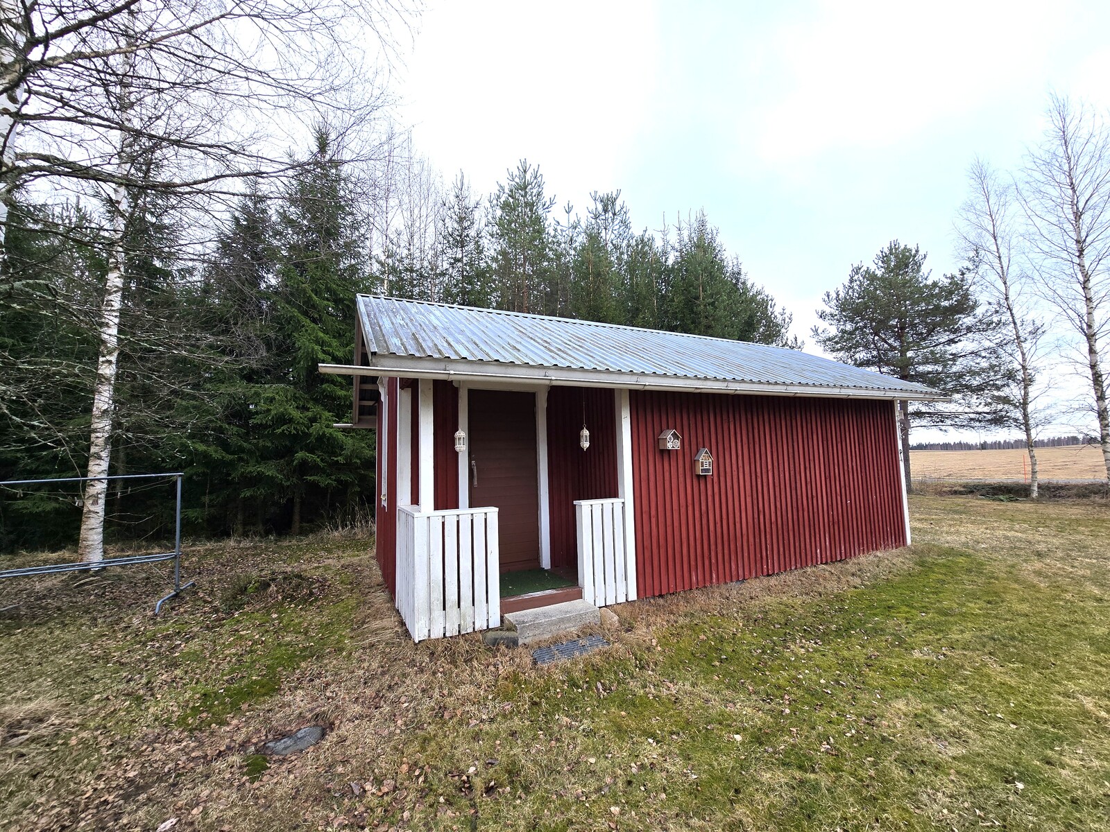 Aitta ja varastorakennus.