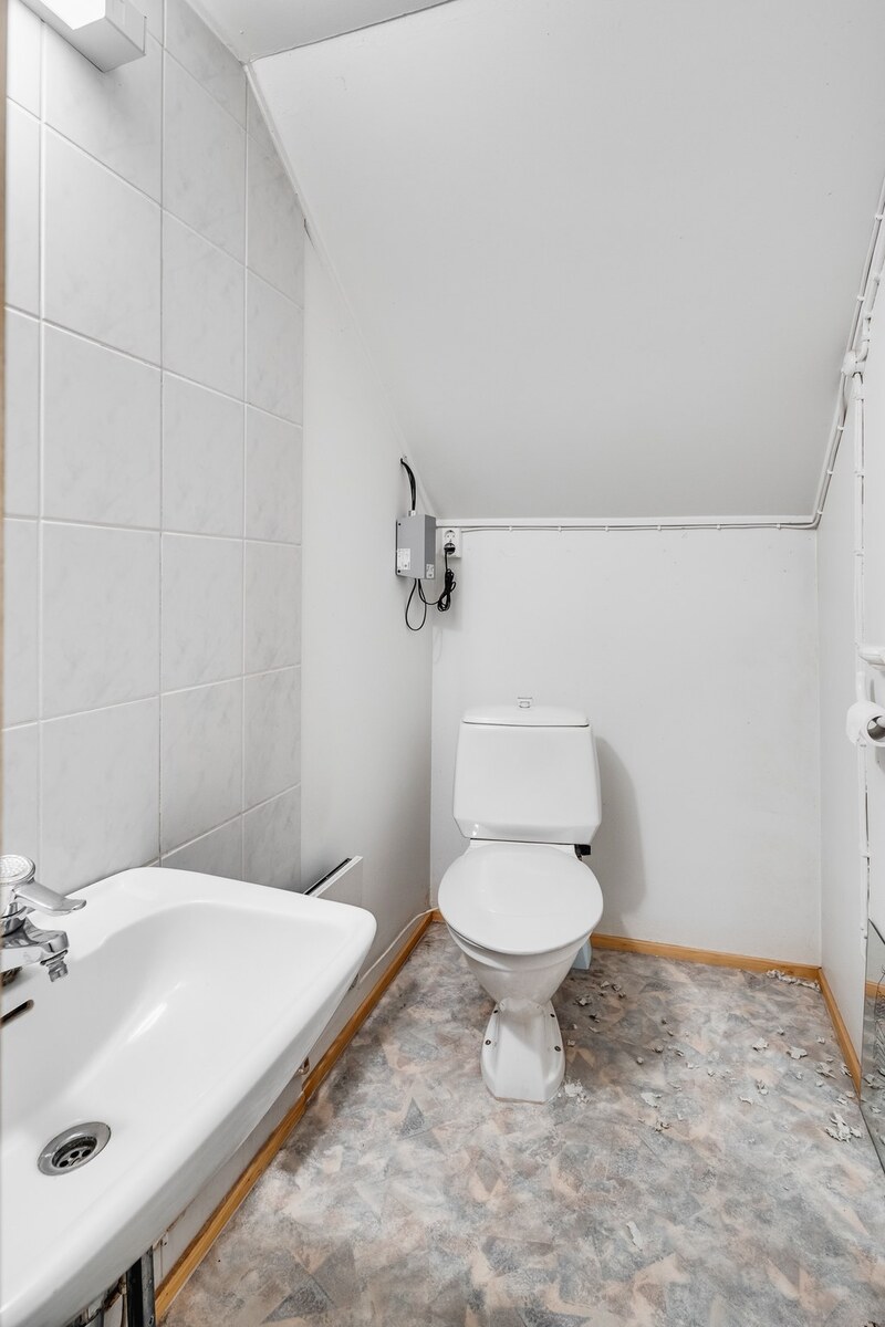 Yläkerran toinen WC