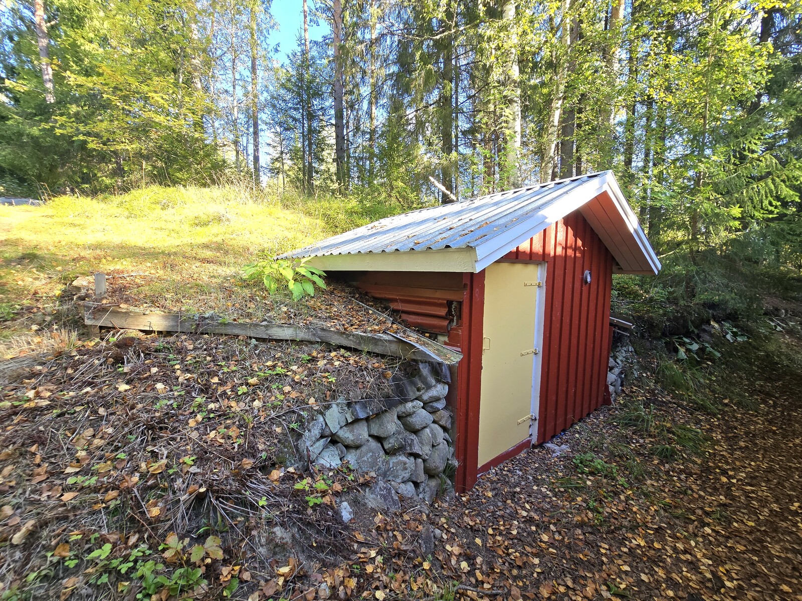 Maakellari.