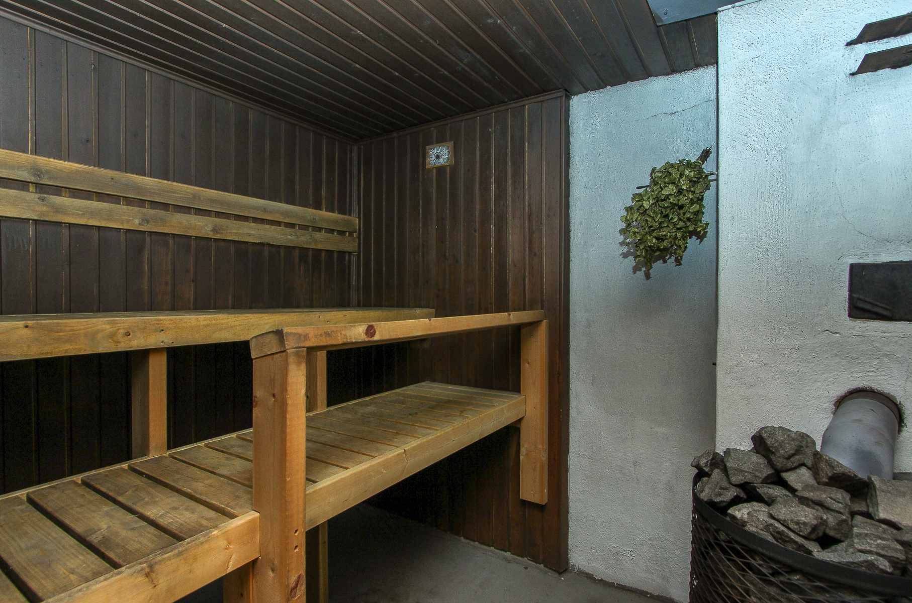 Puulämmitteinen pihasauna