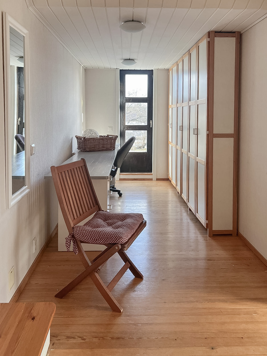 Yläkerrassa paikka työpisteelle