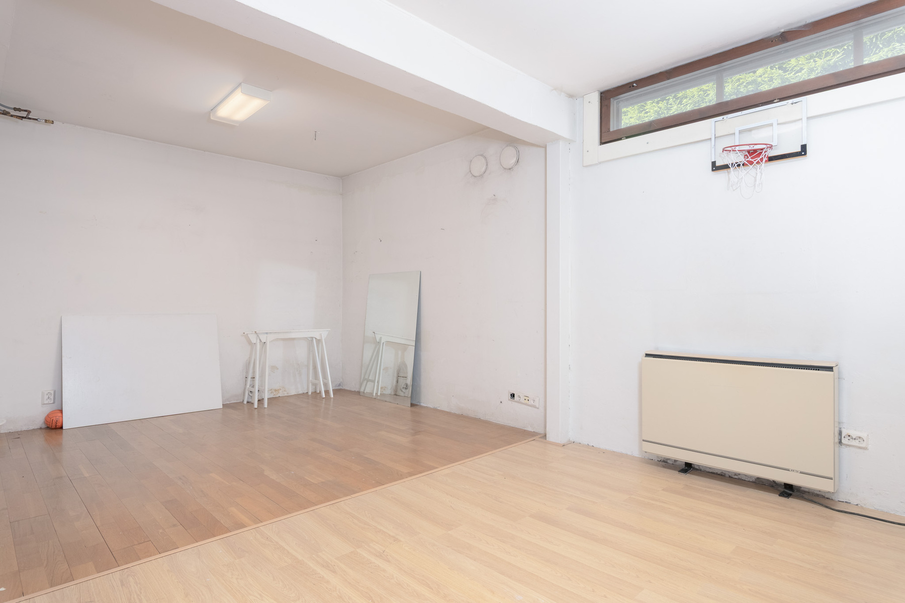 Kellarin harraste-/varastotiloja