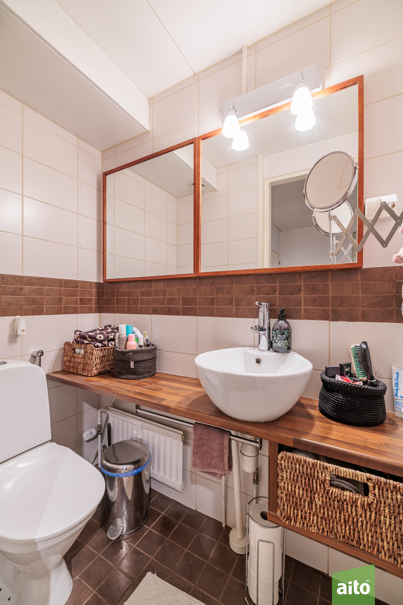 Alakerran wc.