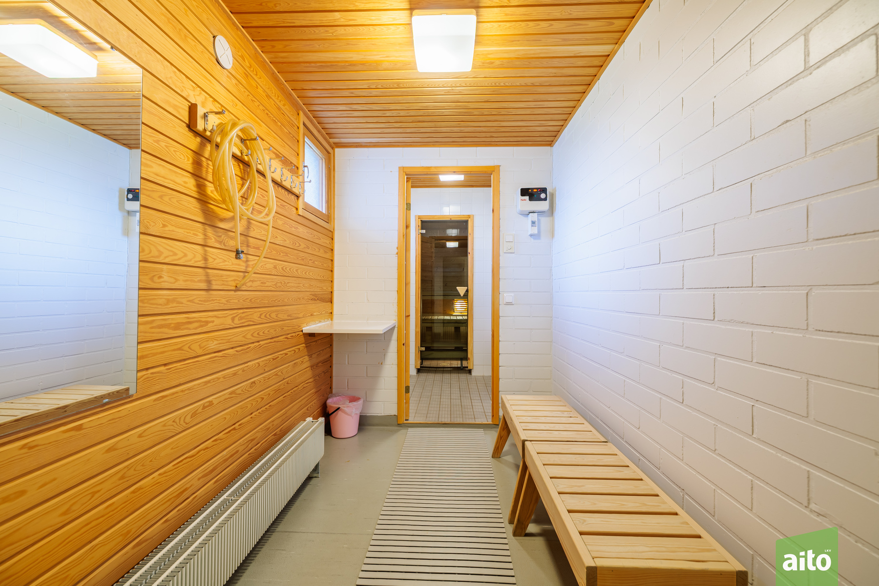 Taloyhtiön pukuhuone