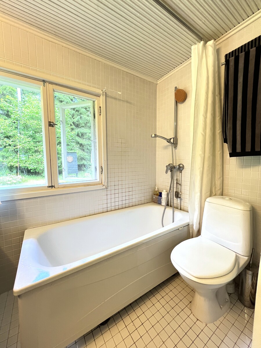 Mökin kylpyhuone / wc