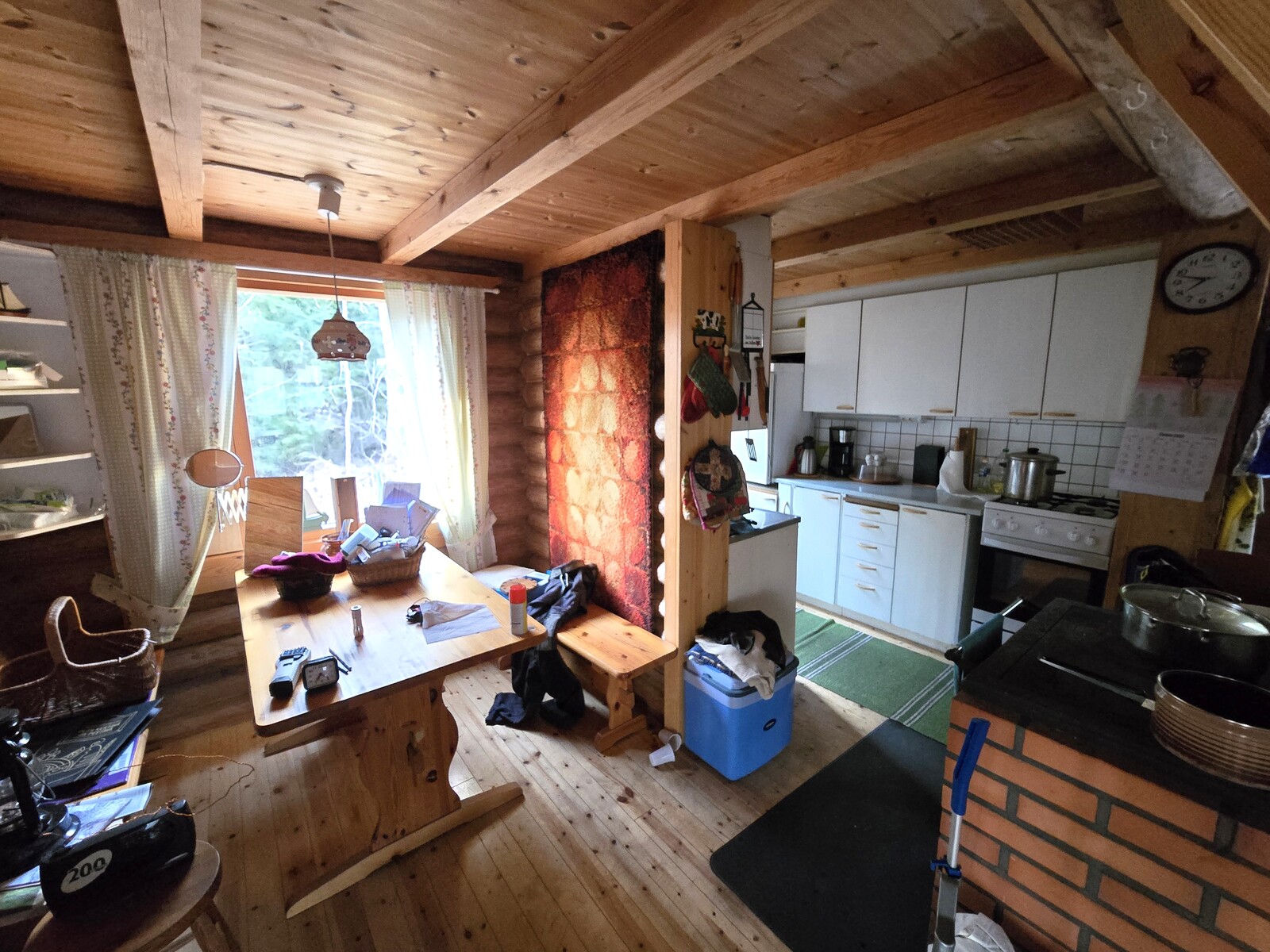 Keittiö / ruokailutila.